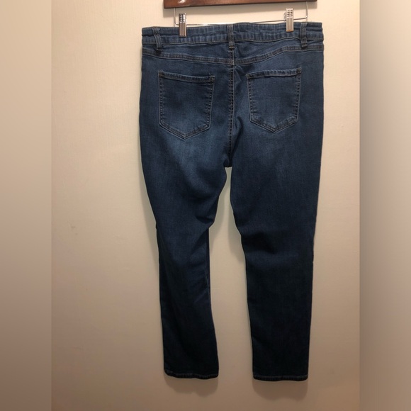 High Waisted Jeans - Picture 3 of 4